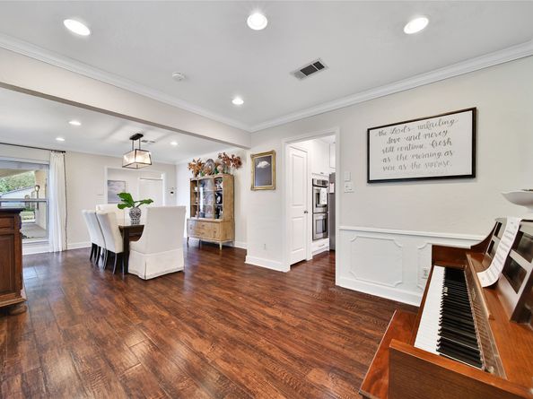 6238 Braesheather Circle, Houston TX 77096