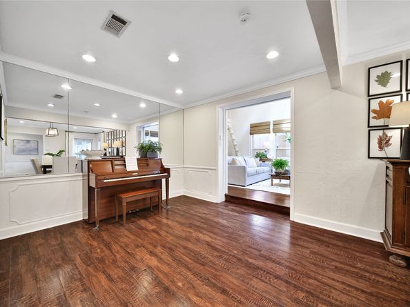 6238 Braesheather Circle, Houston TX 77096