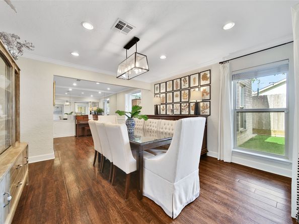 6238 Braesheather Circle, Houston TX 77096