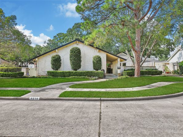 6238 Braesheather Circle, Houston TX 77096
