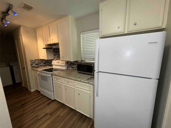 1829 Bering Drive 2, Houston TX 77057