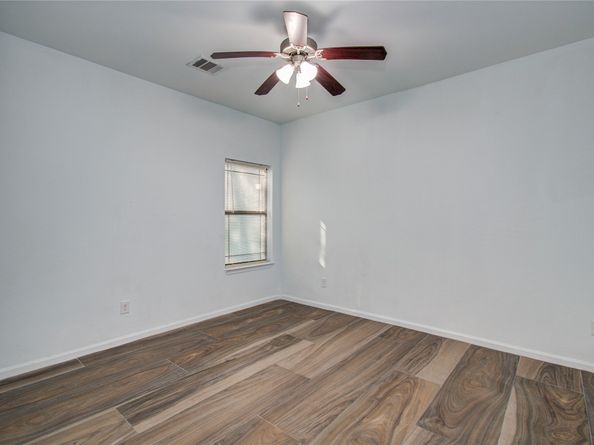 8040 Howton St Street 1/2, Houston TX 77028