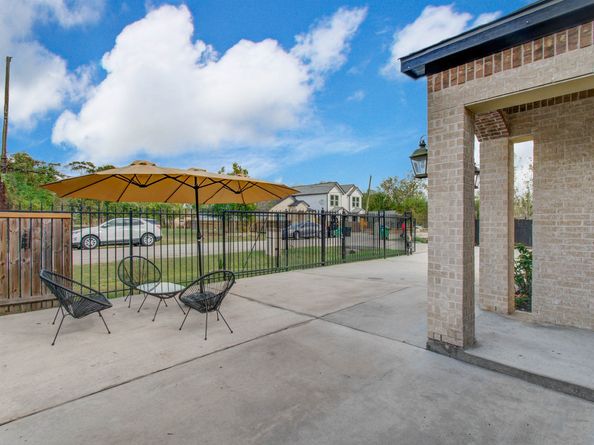 8040 Howton St Street 1/2, Houston TX 77028