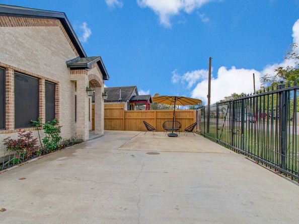 8040 Howton St Street 1/2, Houston TX 77028