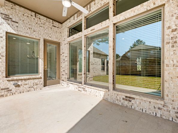 998 Briac Ln, Conroe TX 77301