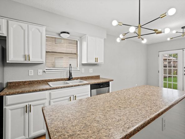 7215 Trogon Lane, Houston TX 77083