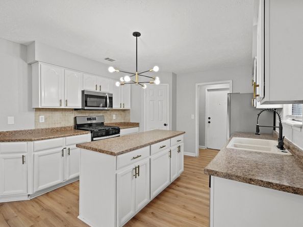 7215 Trogon Lane, Houston TX 77083