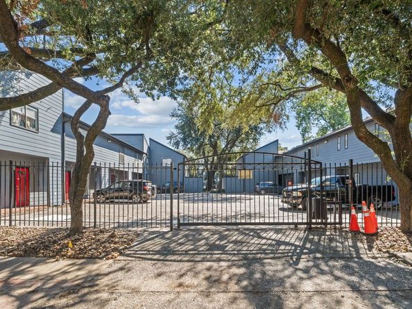 2100 Commonwealth Street G, Houston TX 77006