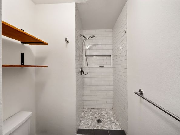 2100 Commonwealth Street G, Houston TX 77006