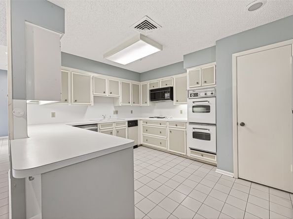 16 Tiffany Square, Sugar Land TX 77478