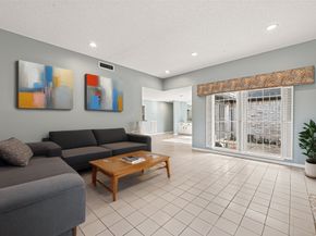 16 Tiffany Square, Sugar Land TX 77478