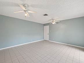 16 Tiffany Square, Sugar Land TX 77478