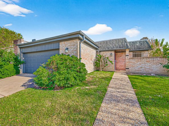16 Tiffany Square, Sugar Land TX 77478