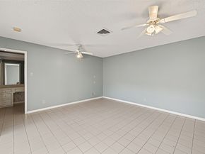 16 Tiffany Square, Sugar Land TX 77478