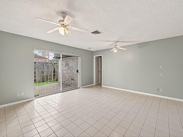 16 Tiffany Square, Sugar Land TX 77478