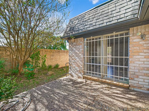 16 Tiffany Square, Sugar Land TX 77478