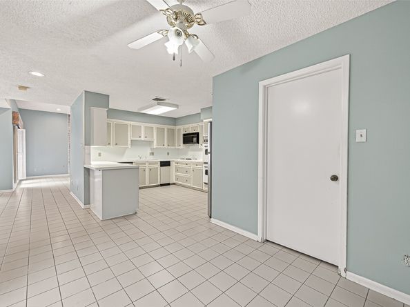 16 Tiffany Square, Sugar Land TX 77478