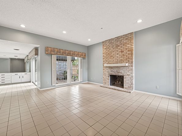 16 Tiffany Square, Sugar Land TX 77478