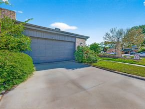 16 Tiffany Square, Sugar Land TX 77478