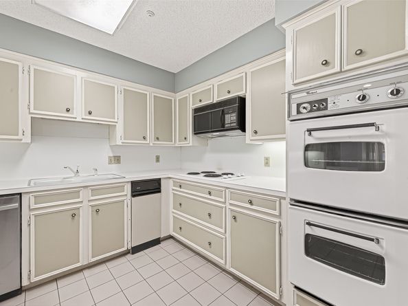 16 Tiffany Square, Sugar Land TX 77478