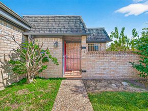 16 Tiffany Square, Sugar Land TX 77478