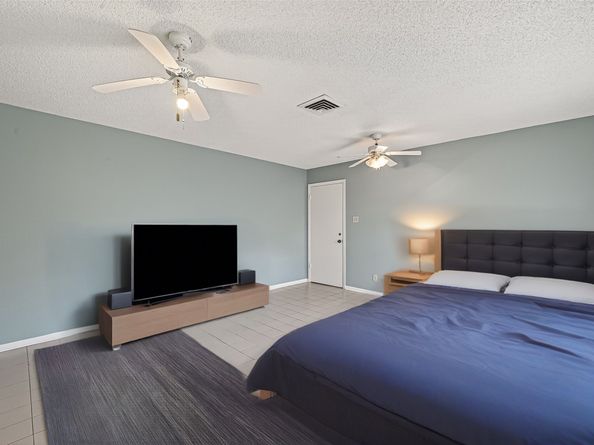 16 Tiffany Square, Sugar Land TX 77478