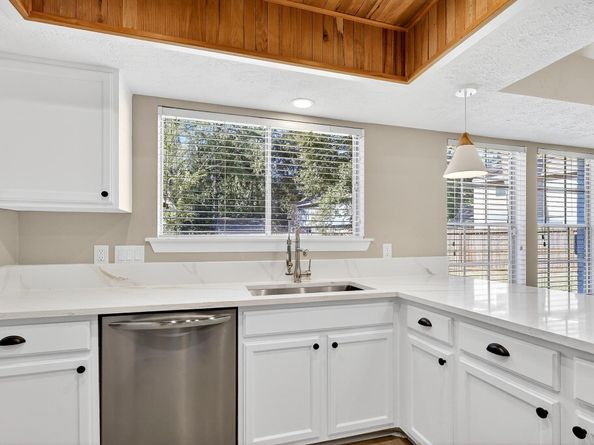 19 Hickory Oak Drive, Spring TX 77381