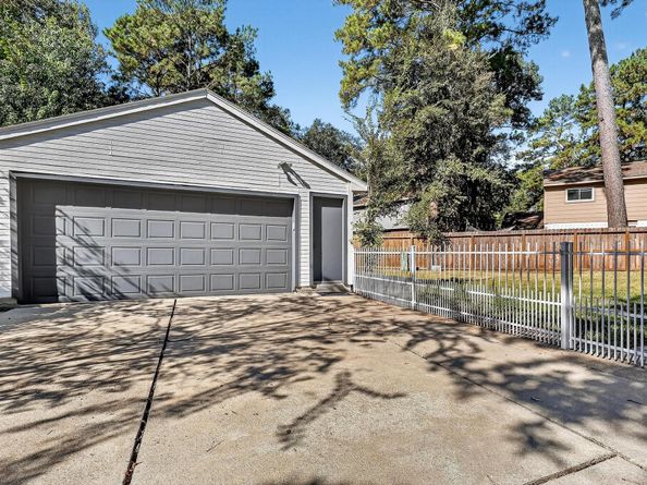 19 Hickory Oak Drive, Spring TX 77381