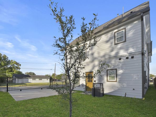 6417 Eastland Street A and B, Houston TX 77028