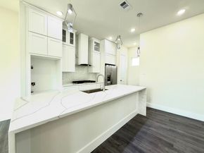 6717 Saint Augustine Street, Houston TX 77021