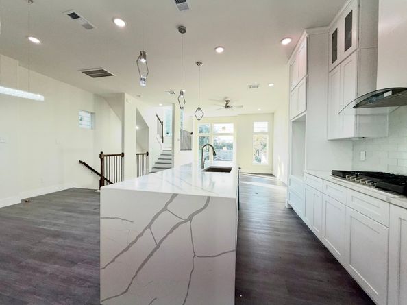 6717 Saint Augustine Street, Houston TX 77021