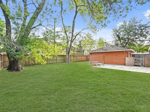 1515 Bamwick Drive, Houston TX 77090