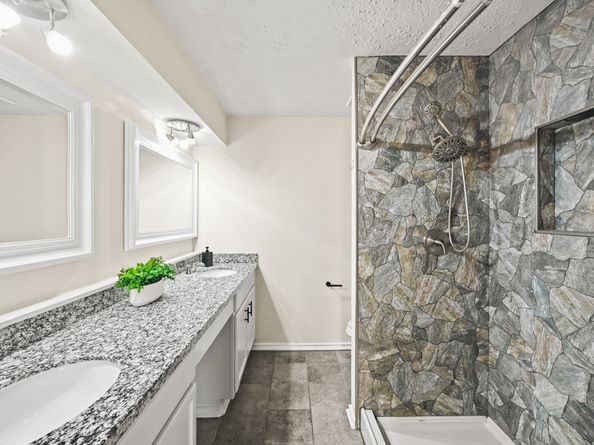 1515 Bamwick Drive, Houston TX 77090