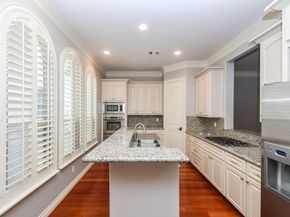 717 Welch Street, Houston TX 77006