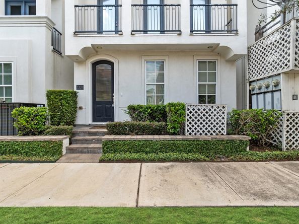 2326 Hutchins Street, Houston TX 77004