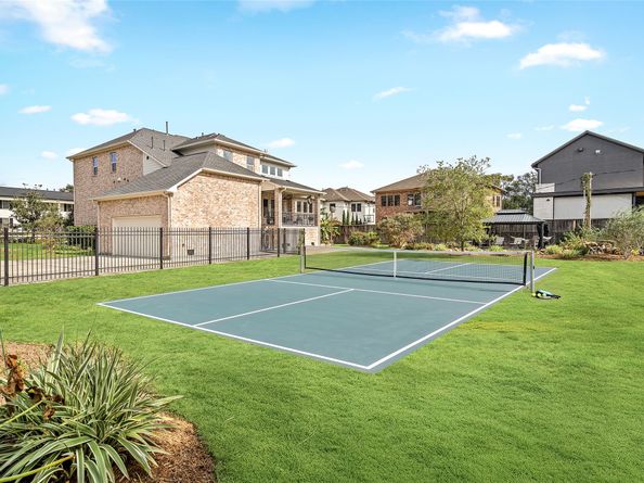 5319 Braesheather Drive, Houston TX 77096