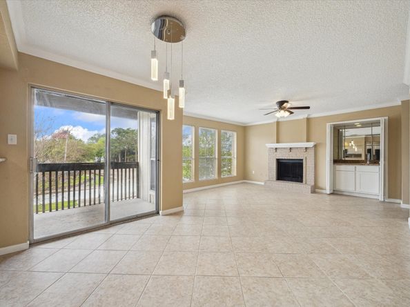 1500 Bay Area Boulevard 422, Houston TX 77058
