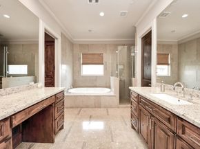 318 Calle Sevilla Place, Houston TX 77007