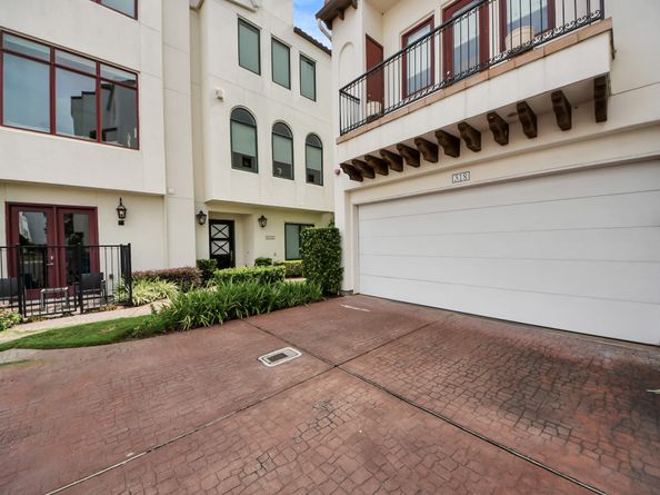 318 Calle Sevilla Place, Houston TX 77007