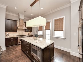 318 Calle Sevilla Place, Houston TX 77007