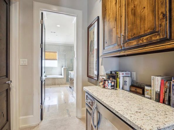 318 Calle Sevilla Place, Houston TX 77007