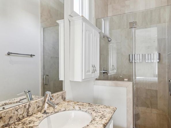 318 Calle Sevilla Place, Houston TX 77007