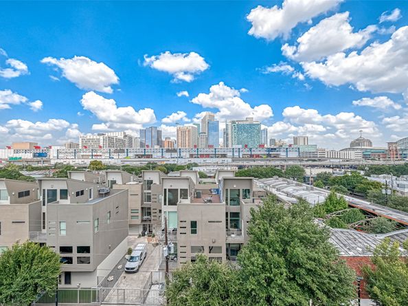 2205 Mckinney Street 306, Houston TX 77003