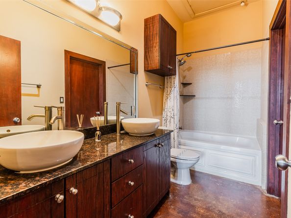 2205 Mckinney Street 306, Houston TX 77003