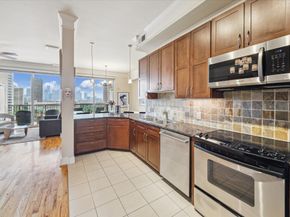 3333 Allen Parkway 1004, Houston TX 77019