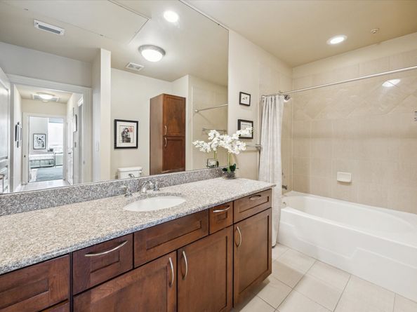 3333 Allen Parkway 1004, Houston TX 77019