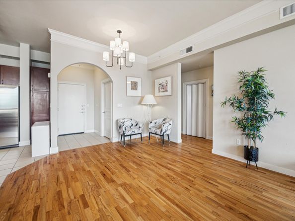 3333 Allen Parkway 1004, Houston TX 77019