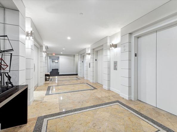 3333 Allen Parkway 1004, Houston TX 77019