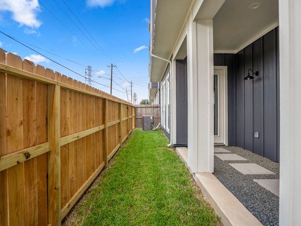 5233 Hillman Street A, Houston TX 77023