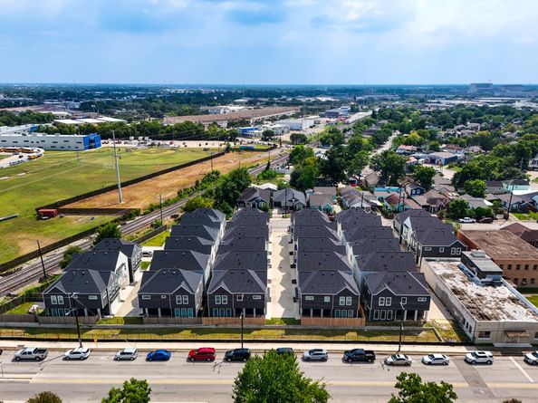 5233 Hillman Street A, Houston TX 77023